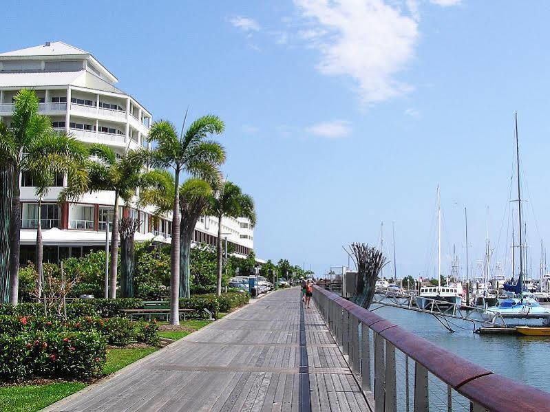 Crystal Garden Resort & Restaurant Cairns Bagian luar foto
