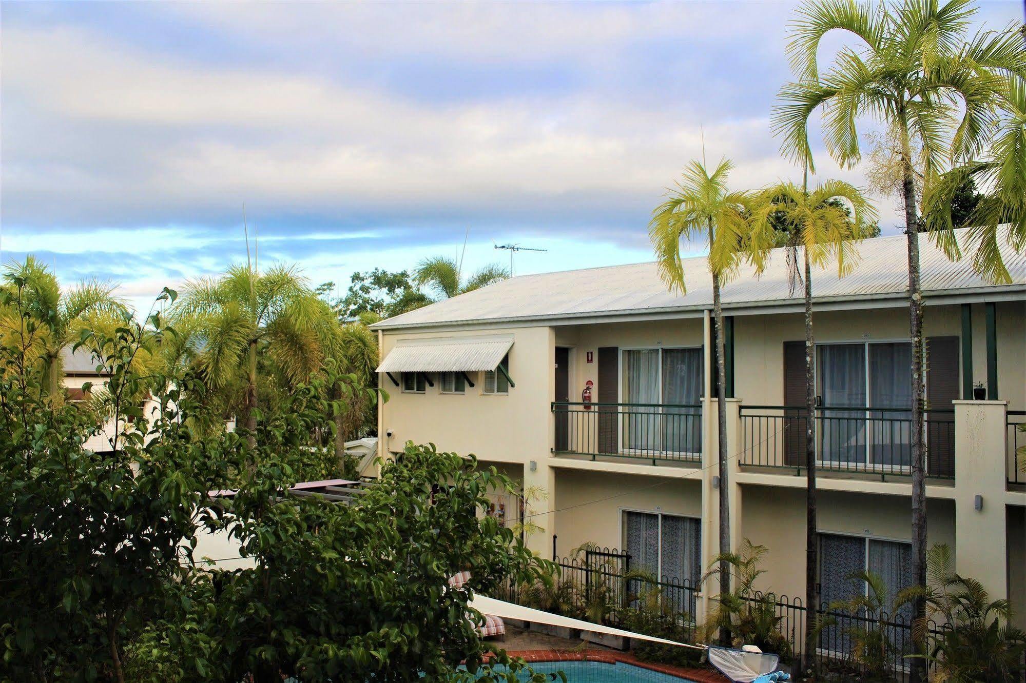 Crystal Garden Resort & Restaurant Cairns Bagian luar foto